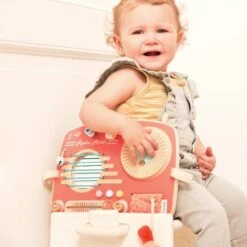 Lilliputiens Panneau D'activités Radio -Optimal Jouet Magasin 5414834831818 5414834831818 6BaseMedia 550Wx550H