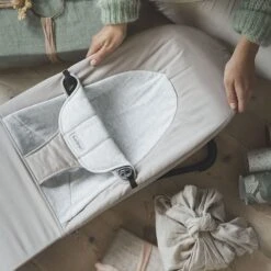 BabyBjörn Transat Balance Soft Coton -Optimal Jouet Magasin 7317680050830 7317680050830 4BaseMedia 550Wx550H