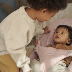 BabyBjörn Transat Bliss Coton Pétale -Optimal Jouet Magasin 7317680061225 7317680061225 3BaseMedia 550Wx550H