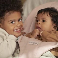 BabyBjörn Transat Bliss Coton Pétale -Optimal Jouet Magasin 7317680061225 7317680061225 4BaseMedia 550Wx550H